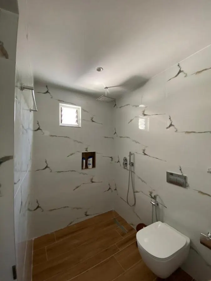 Edgewater Apartments ساراندا