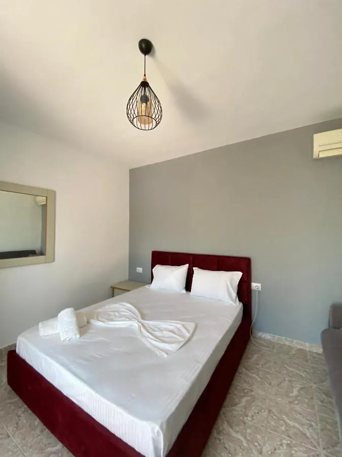Edgewater Apartments ساراندا ألبانيا