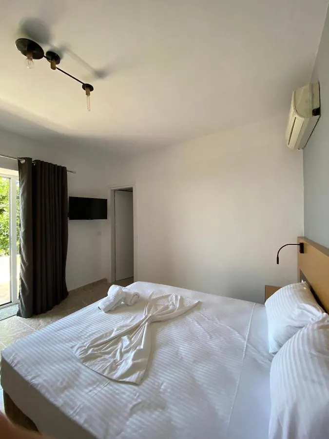 Edgewater Apartments ساراندا