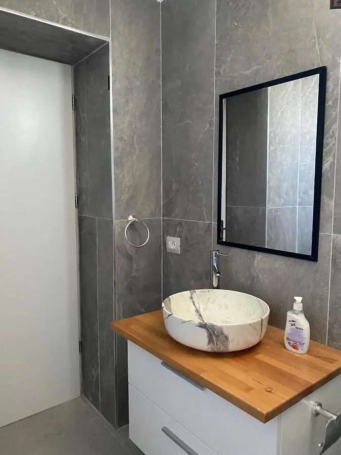 Edgewater Apartments ساراندا ألبانيا